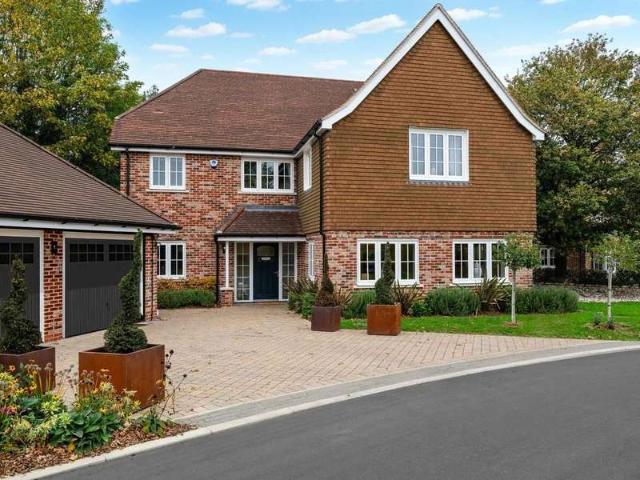 House for sale in Batchworth, Hertfordshire