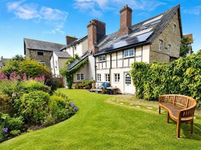House for sale in Knighton