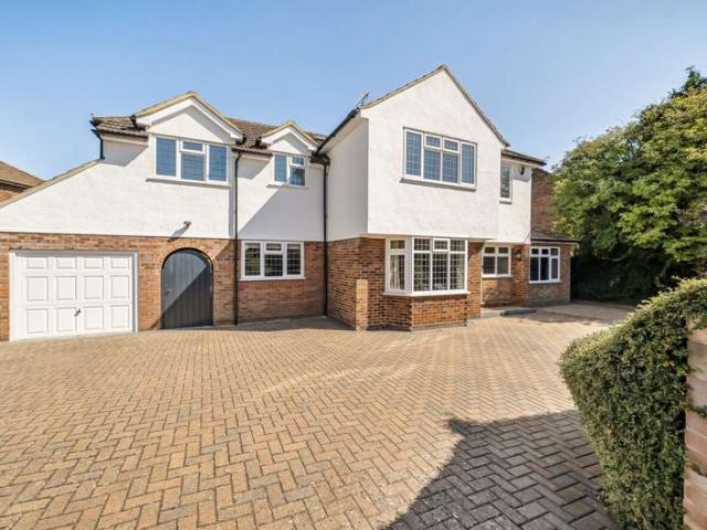 House for sale in Southlea, Datchet