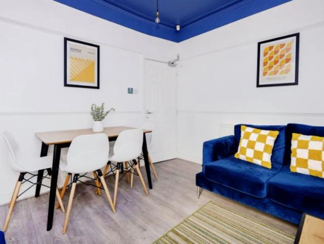 Room for rent in Kensington, Calderstones