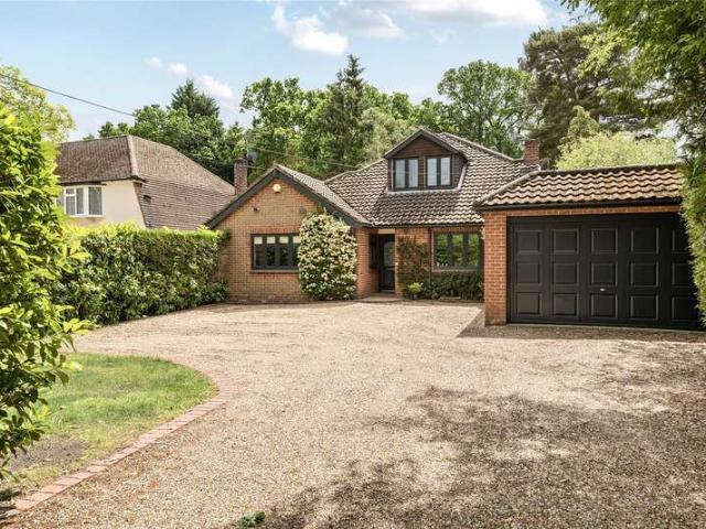 House for sale in Heol-las, Surrey