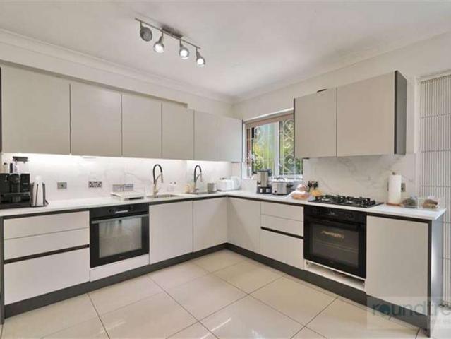 House for sale in Temple Fortune, Greater London