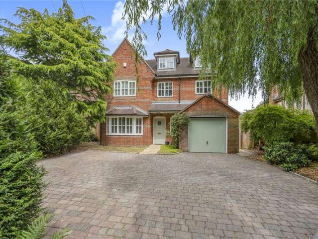 House for sale in Heol-las, Surrey