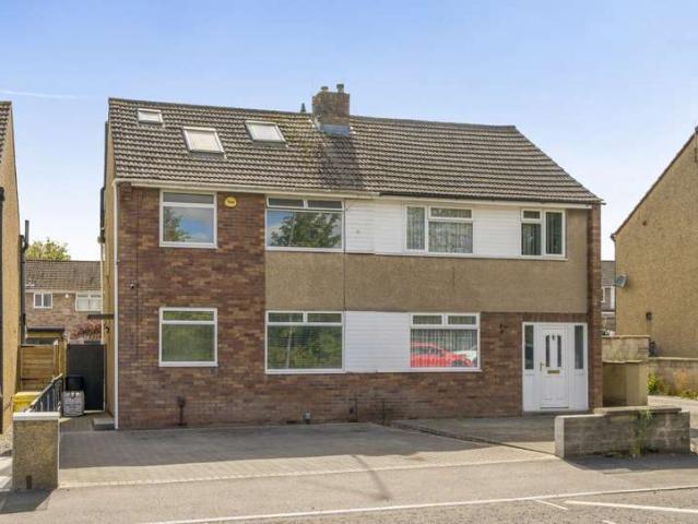 House for sale in Kingswood