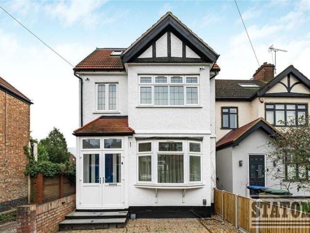 House for sale in Winchmore Hill, Palmers Green