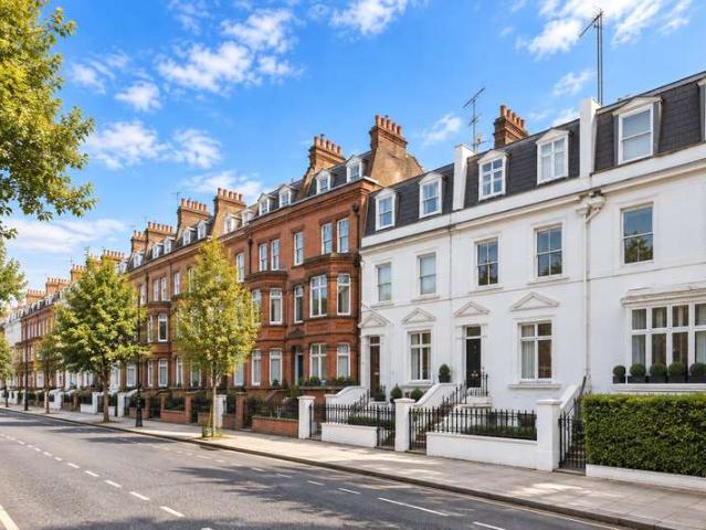 House for sale in Brompton, Greater London