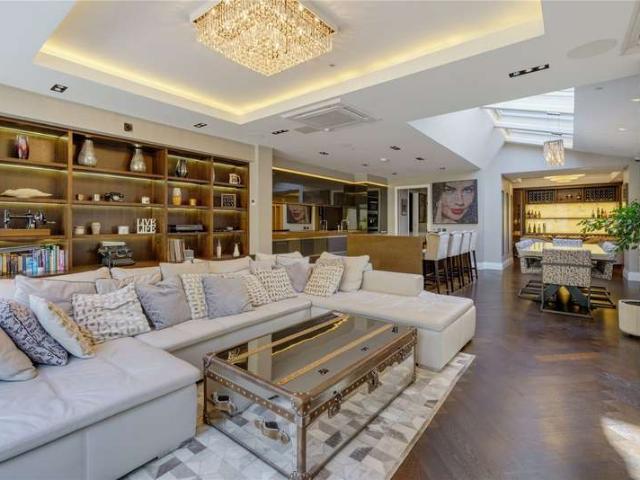 House for sale in Earlsfield, Greater London