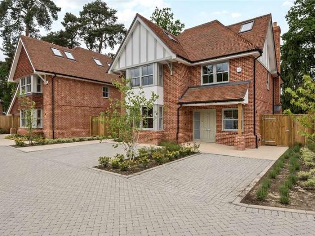 House for sale in Pyrford, Woking