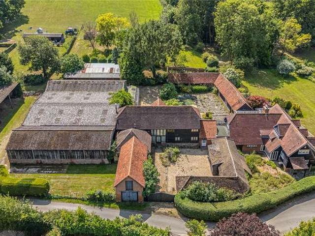 House for sale in Holmwood, Pachesham Park