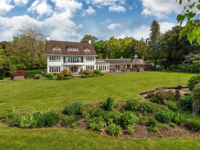 House for sale in Pachesham Park, Surrey