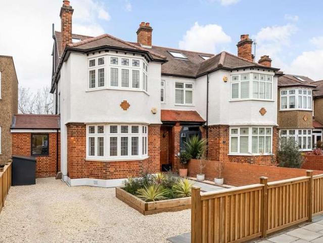 House for sale in Nunhead, Greater London