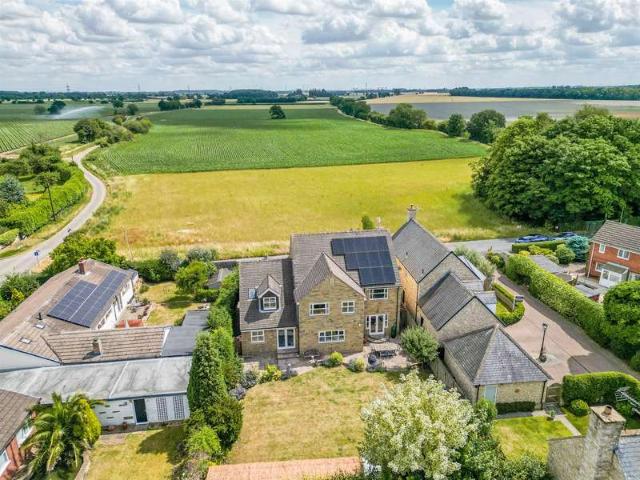 House for sale in Burton Salmon, North Yorkshire