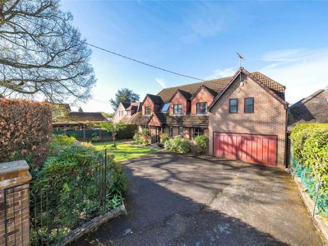 House for sale in Heol-las, Surrey