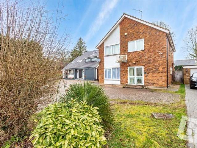 House for sale in Pilgrims' Hatch, Navestock Side