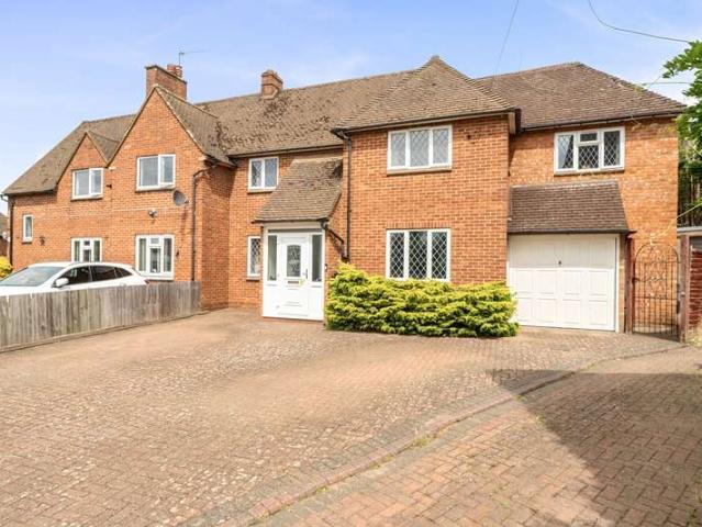House for sale in Chalfont St. Peter, Denham