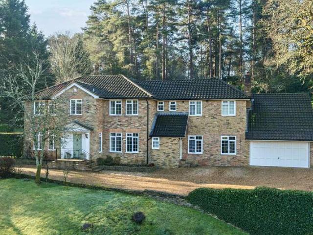 House for sale in Fole, Surrey