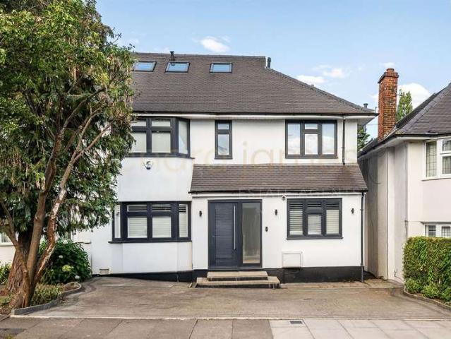 House for sale in Mill Hill, Greater London