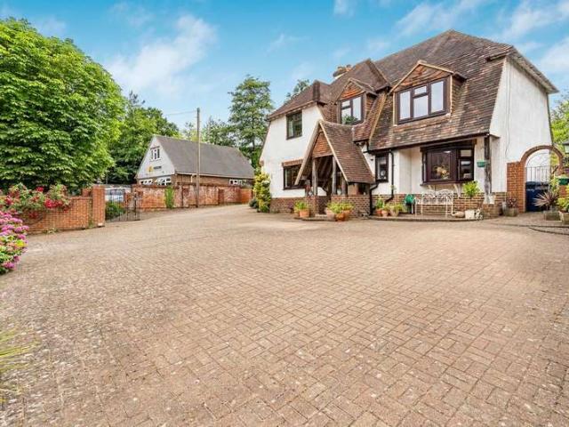 House for sale in Fole, Surrey