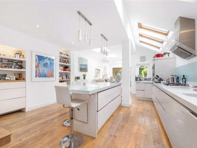 House for sale in Nunhead, Greater London