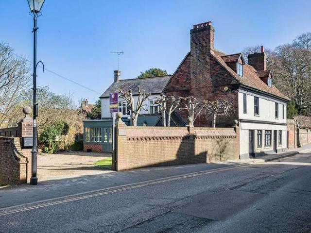 House for sale in The Butts, Kent
