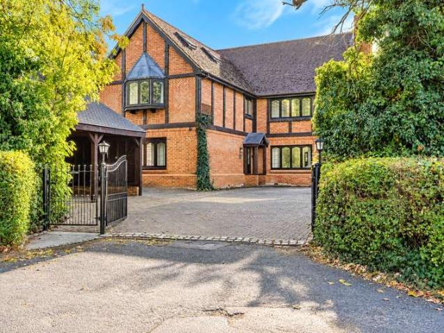 House for sale in Hook, Hart
