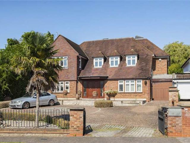 House for sale in Hadley Wood, Greater London