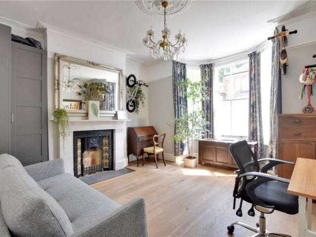 House for sale in East Greenwich, Greater London