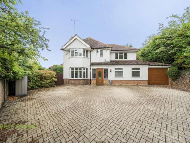 House for sale in London Borough of Croydon, Selsdon