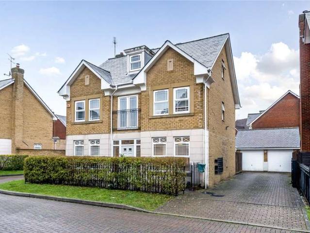 House for sale in Dettingen Park, Deepcut
