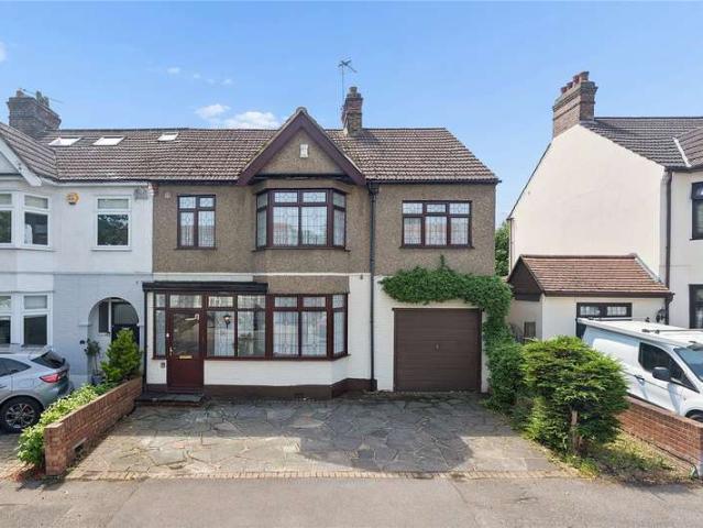 House for sale in Gidea Park, Greater London