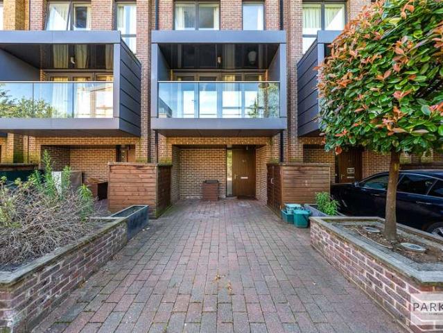 House for sale in London Borough of Ealing, Greater London