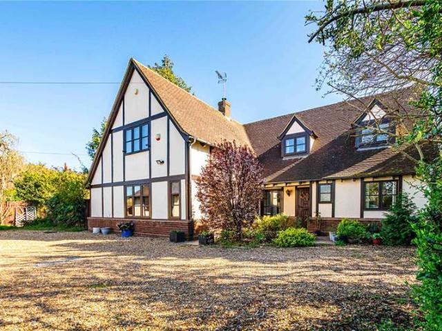 House for sale in Eaton Bray, Bedfordshire