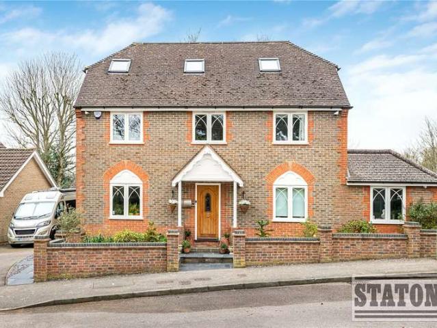 House for sale in East Barnet, Greater London