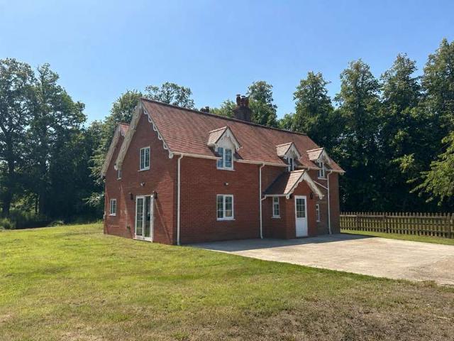 House for sale in Shinfield, Three Mile Cross