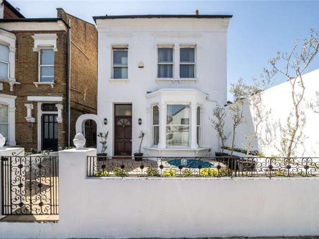 House for sale in Crouch End, Greater London