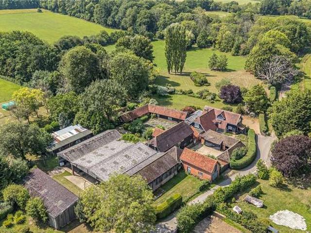 House for sale in Holmwood, Pachesham Park