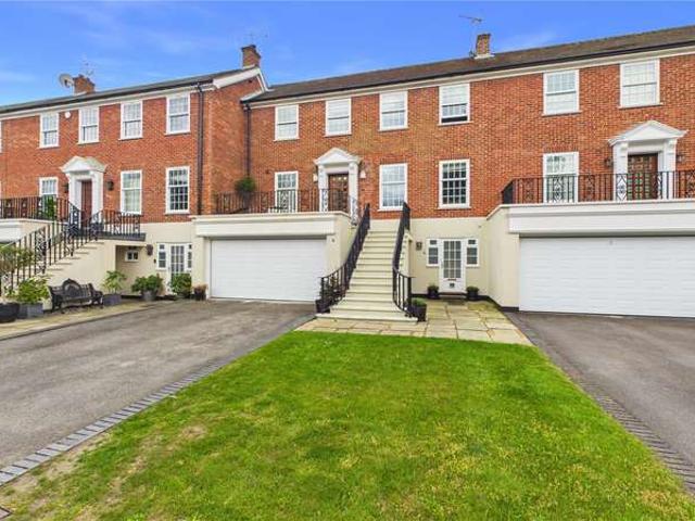 House for sale in Heol-las, Surrey