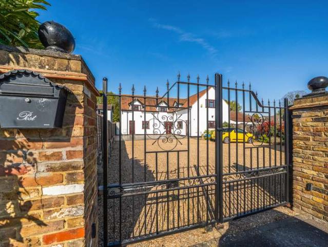 House for sale in Wexham, George Green