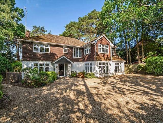 House for sale in Heol-las, Surrey