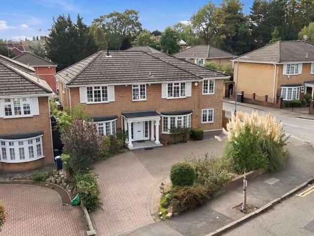 House for sale in London Borough of Redbridge, Greater London