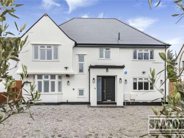 House for sale in Hadley Wood, Greater London