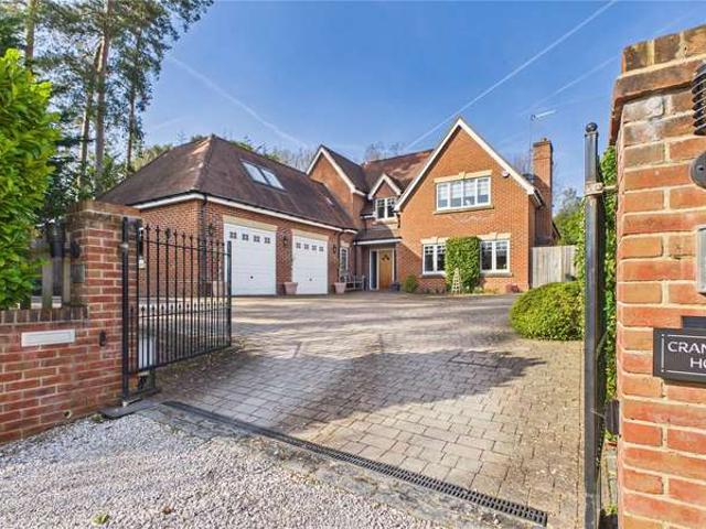 House for sale in Heol-las, Surrey