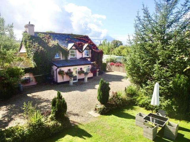 House for sale in Llanbadarn Fynydd, Wales