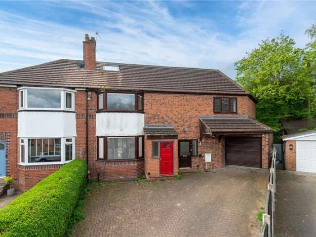 House for sale in Churwell, West Yorkshire