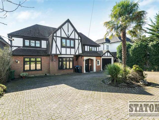 House for sale in Hadley Wood, Greater London