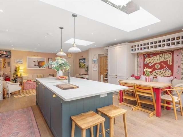 House for sale in Earlsfield, Greater London