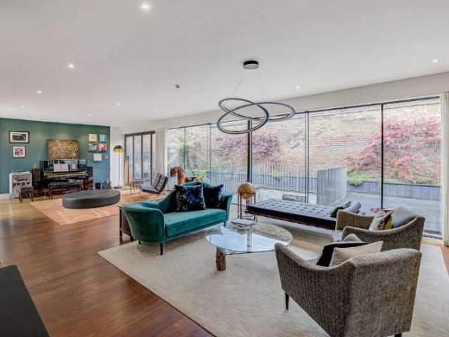 House for sale in London Borough of Richmond upon Thames, Greater London
