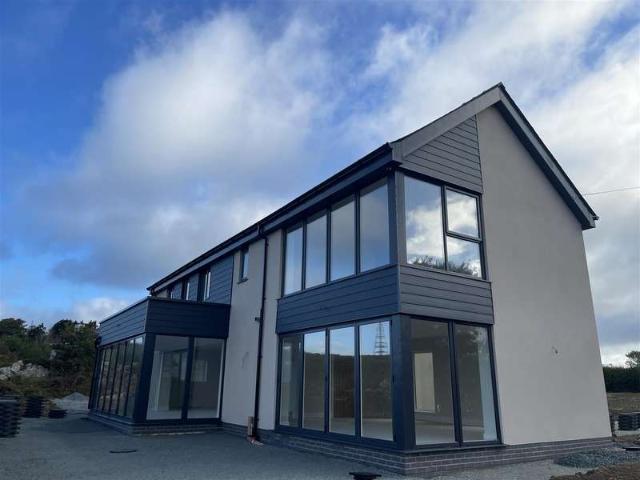 House for sale in Llaniestyn, Wales