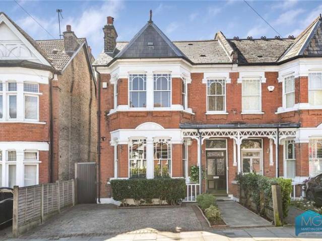 House for sale in Winchmore Hill, Edmonton