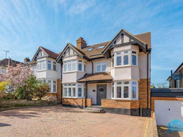 House for sale in Winchmore Hill, Edmonton